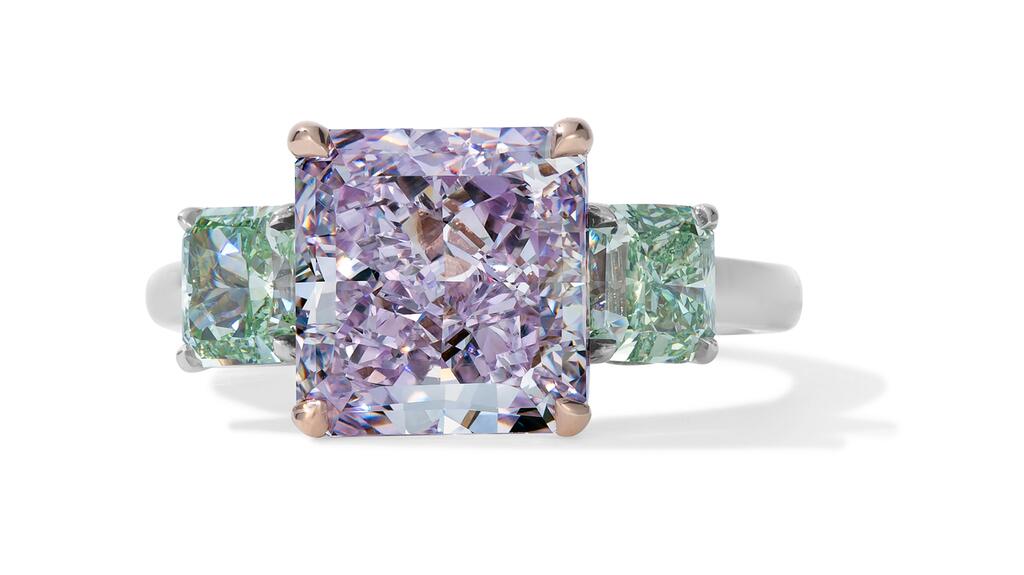 The “Joker Purple” ring features a fancy intense pink-purple radiant-cut diamond of VVS2 clarity with two fancy intense green radiant-shaped diamonds weighing 1.46 carats each. Scott West Bruce Wayne Joker Ring